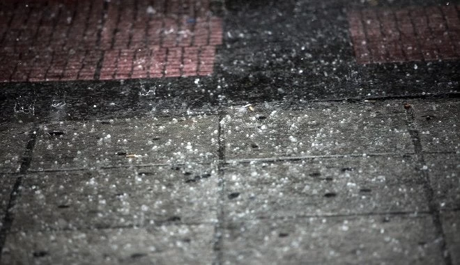 Δείτε live: Έντονη χαλαζόπτωση στο κέντρο της Αθήνας